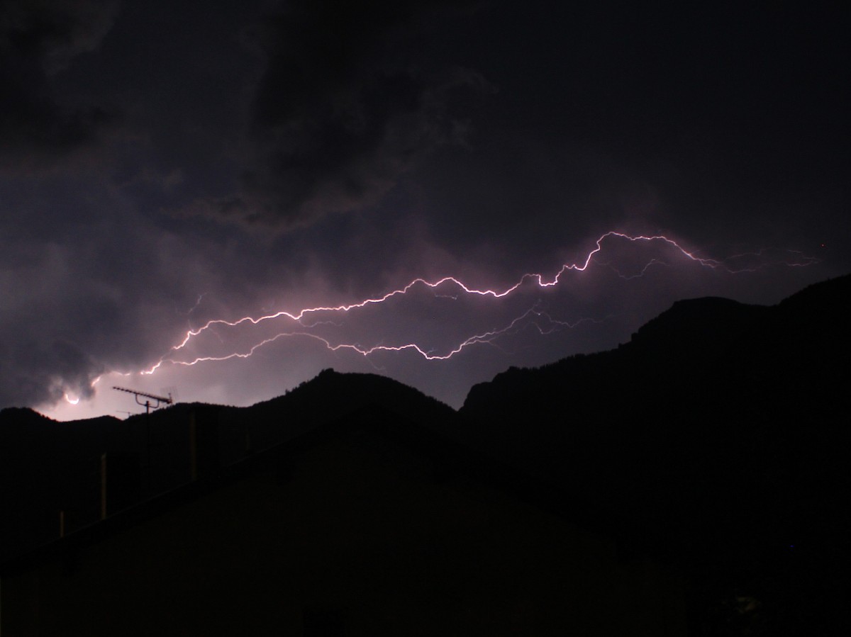 Blitz eines sommerlichen Gewitters am 22. August 2012 über dem Hochgern.