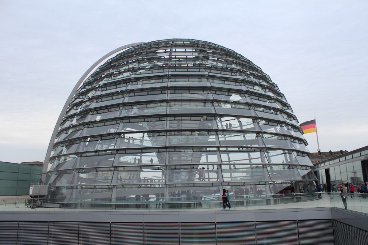 Der Besuch der Glaskuppel auf dem Dach des Reichstagsgebäudes sollte bei keinem Berlin Aufenthalt fehlen. Aufgenommen am 7. September 2012.
