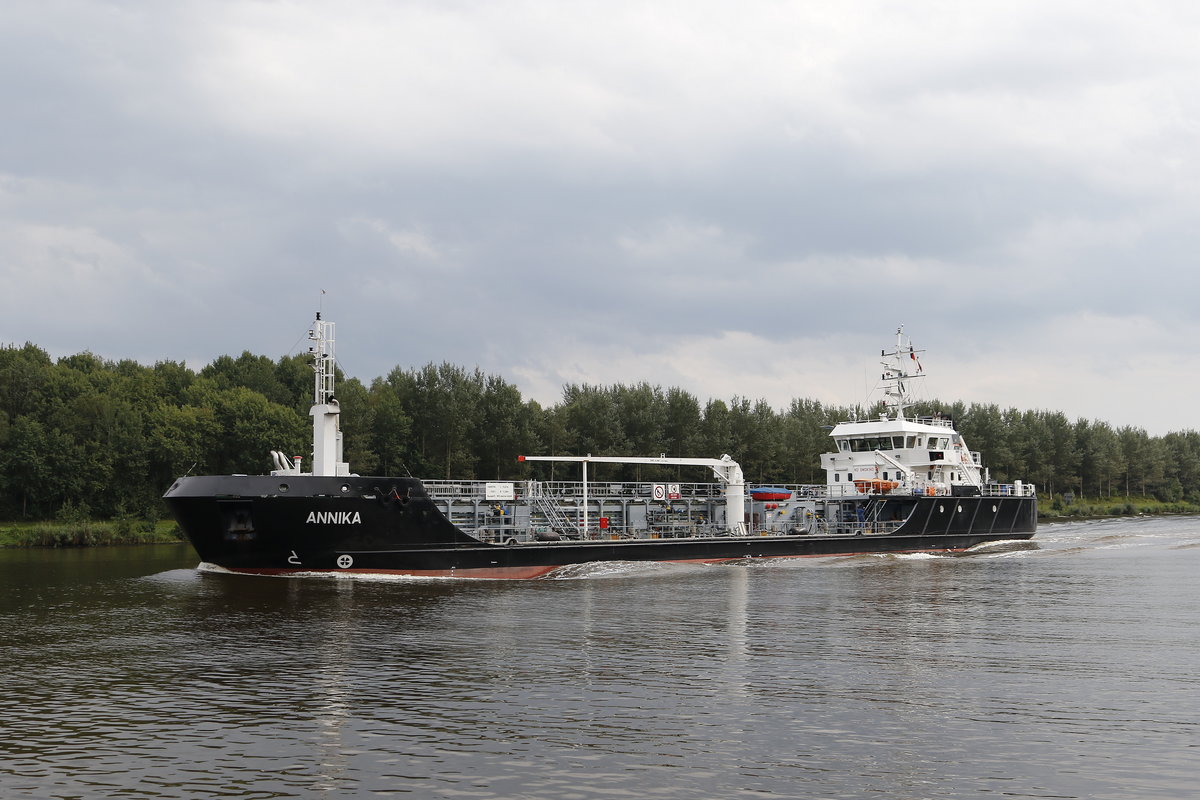 Die  ANNIKA , Baujahr 2011, auf dem Nord-Ostsee-Kanal. Aufgenommen am 15. August 2017 bei Hochdonn.