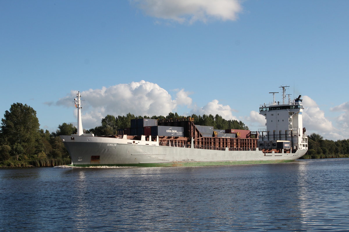 Die  EMILIA  am 29. August 2016 bei Burg auf dem  Nord-Ostsee-Kanal 