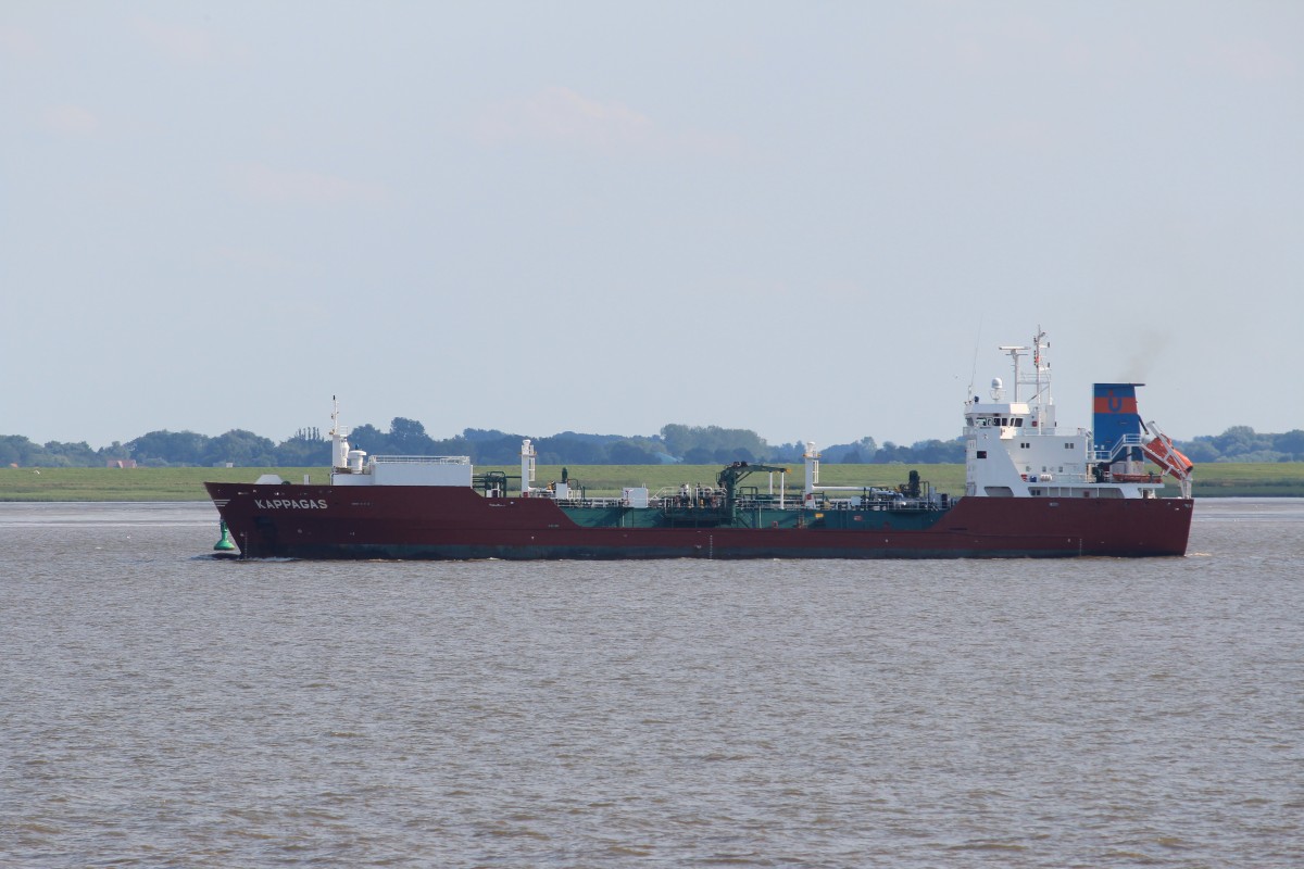 Die  KAPPAGAS  ist am 1. August 2013 auf der Elbe unterwegs in Richtung Hamburg.