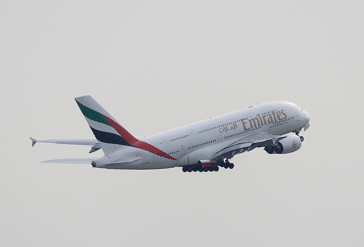 Emirates  Airbus A 380 kurz nach dem Start am 23. August 2012 in München.
