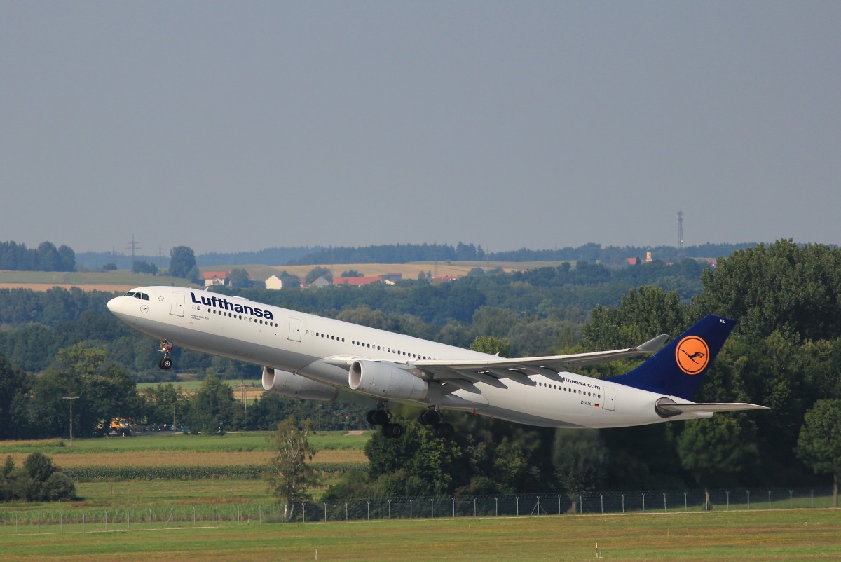 Lufthansa  Airbus A330 - Ingolstadt  beim Steigflug am 23. August 2013 in Mnchen.