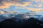 Sonnenuntergange/324563/von-der-untergehenden-sonne-angestrahlte-wolken Von der untergehenden Sonne angestrahlte Wolken über der Hochplatte am 22. Februar 2014.