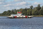 faehrschiffe/555098/die-nobiskrug-ist-als-auto--und Die 'NOBISKRUG' ist als Auto- und Personenfhre auf dem 'Nord-Ostsee-Kanal' bei Hochdonn im Einsatz, aufgenommen am 29. August 2016.