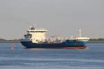 Das Öl/Chemietankschiff  Furenäs  wartet auf der Elbe am 1. August 2013 auf die Einfahrt in den Nord-Ostsee-Kanal.