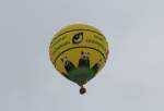 Fr den  Wiener Tiergarten - Schnbrunn  wirbt dieser Heiluftballon. Aufgenommen am 24. Januar 2016 bei Grassau.