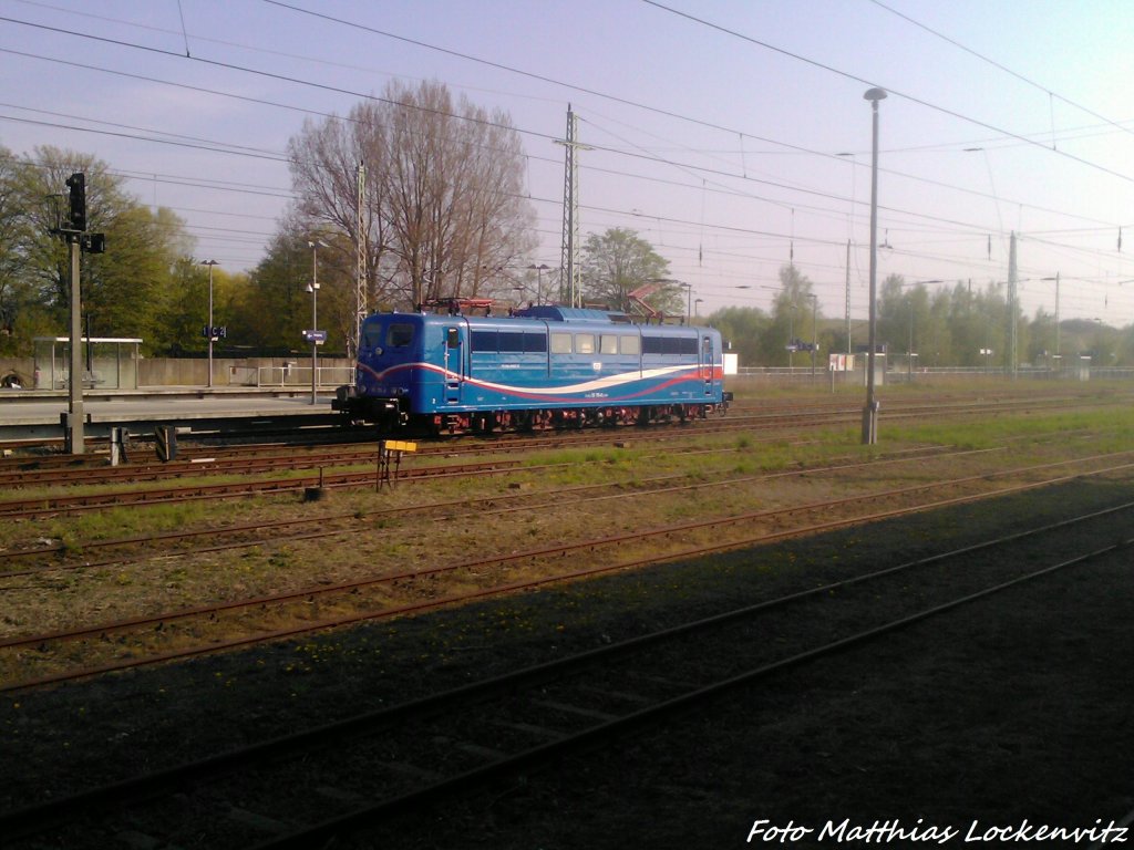 SRI 151 170 macht sich gleich auf dem R�ckweg um die 2 G�terzugh�lfte zuholen und wartet nun auf die Abfahrt in Bergen auf R�gen am 8.5.13