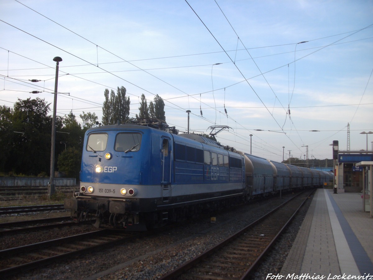 151 039-5 der EGP mit dem Kreidezug im Bahnhof Bergen auf R�gen am 5.9.14