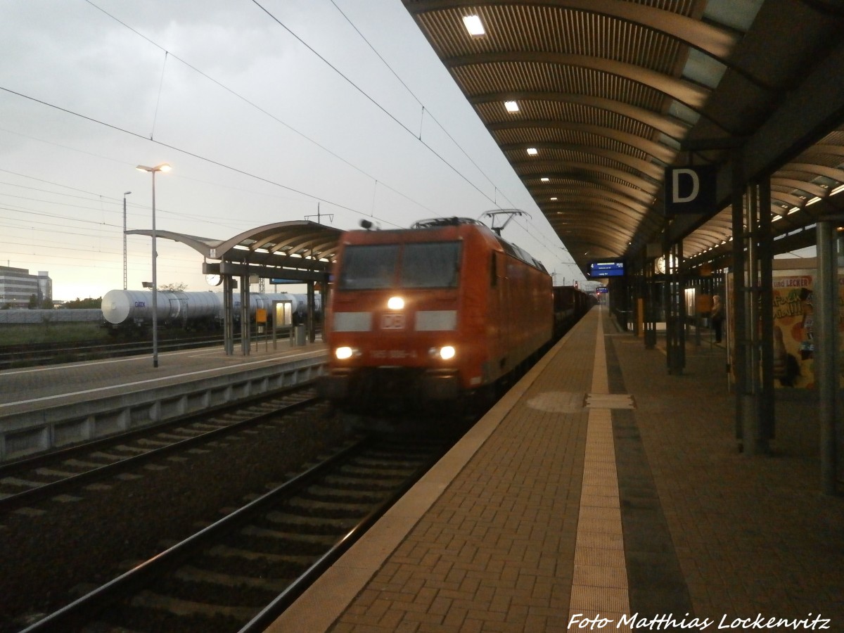 185 XXX mit einem G�terzug beim durchfahren des Bitterfelder Bahnhofs am 9.5.15