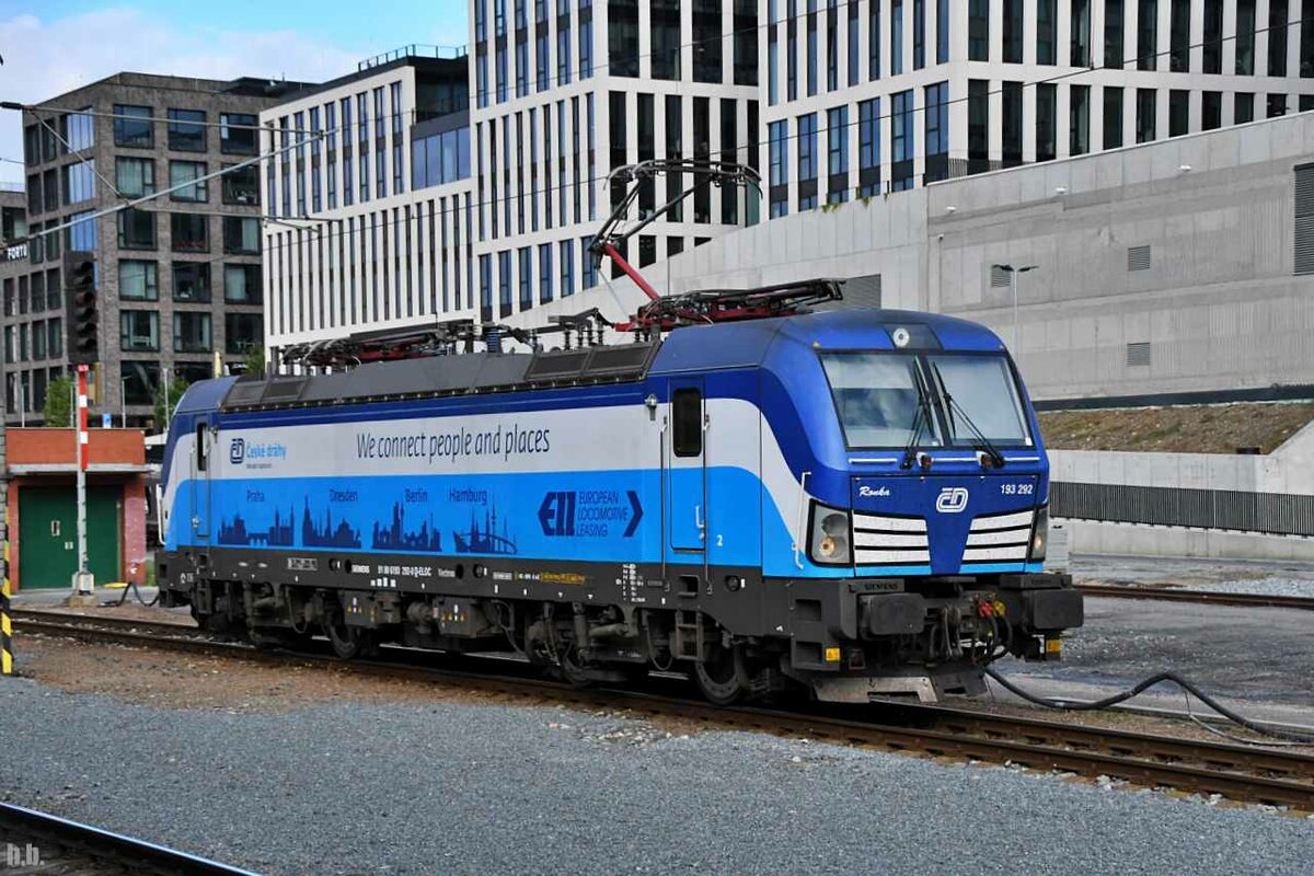193 292 stand auf einen wartegleis in praha hl.n. 07.10.21