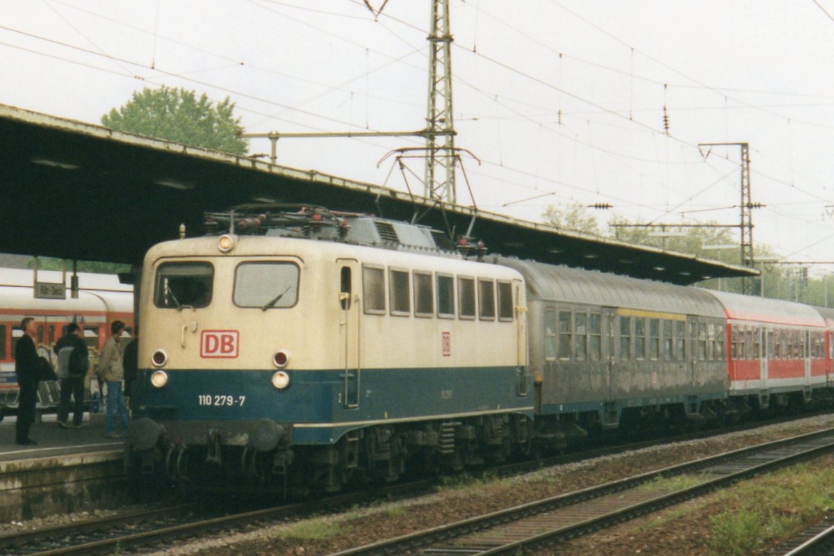 Am 1 Februar 2000 ist 110 279 in K�ln-Deutz angekommen.