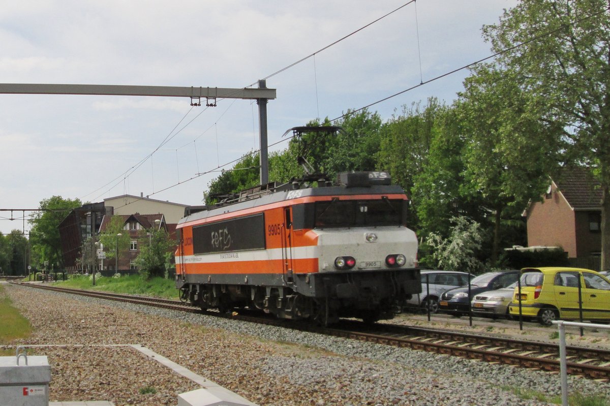 Am 11 Mai 2015 durchfahrt LOCON 9905 Wijchen.