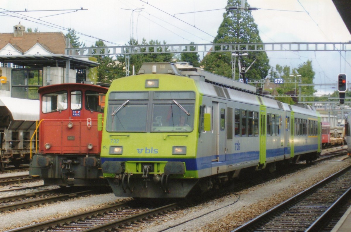 BLS 732 in die n
eue Farben in Spiez am 22 Mai 2008.