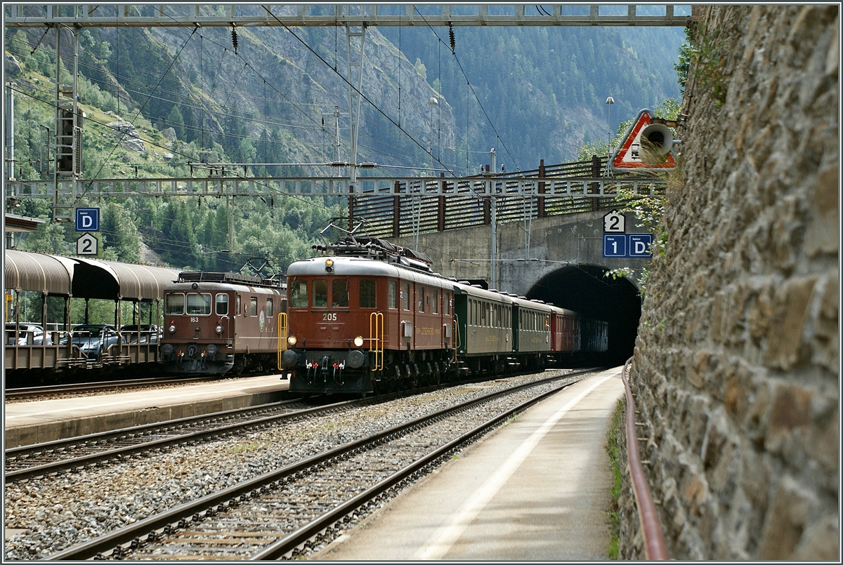 BLS Ae 6/8 205 erreicht Goppenstein.
7. Sept. 2013