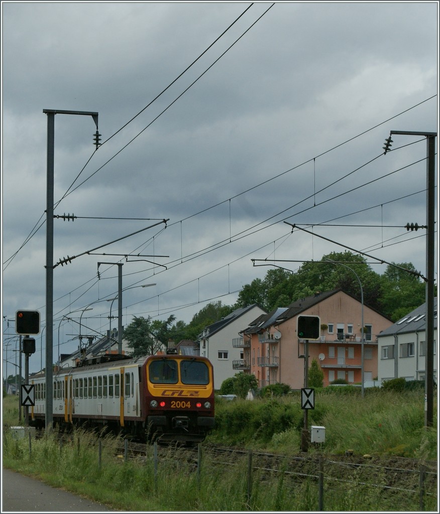 CFL  Z2  2004 bei Mersch. 
Beachtenswert: die CFL Vorsignale. 
15. Juni 2013