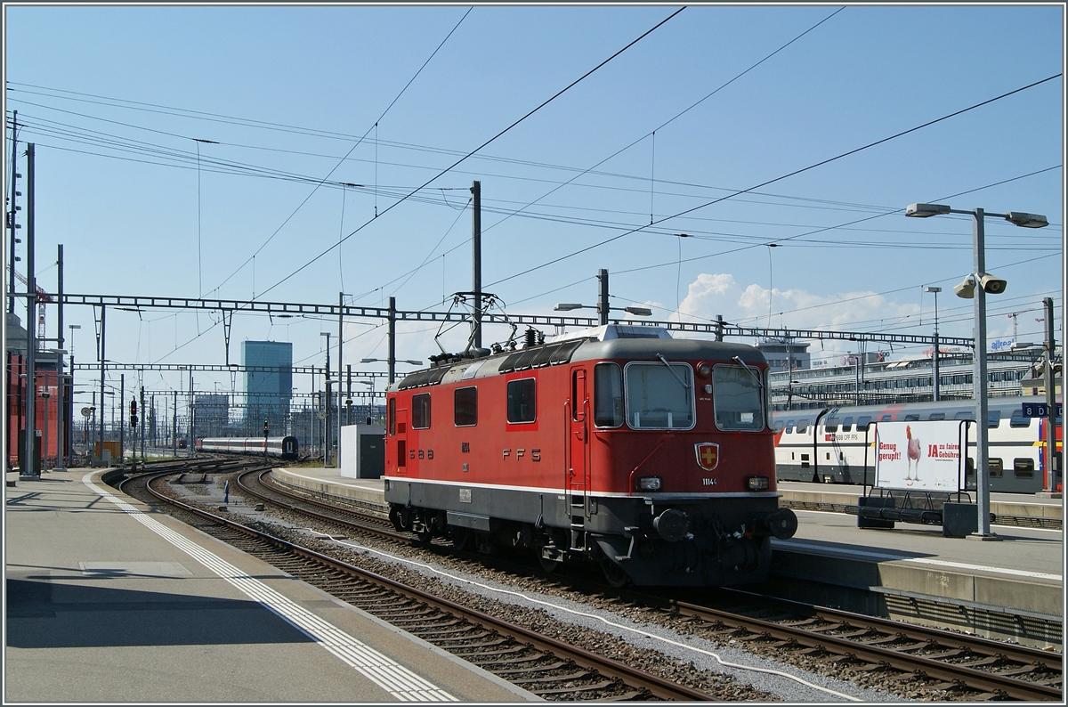 Dei SBB Re 4/4 II 11144 in Zürch HB. 
6. Juni 2015