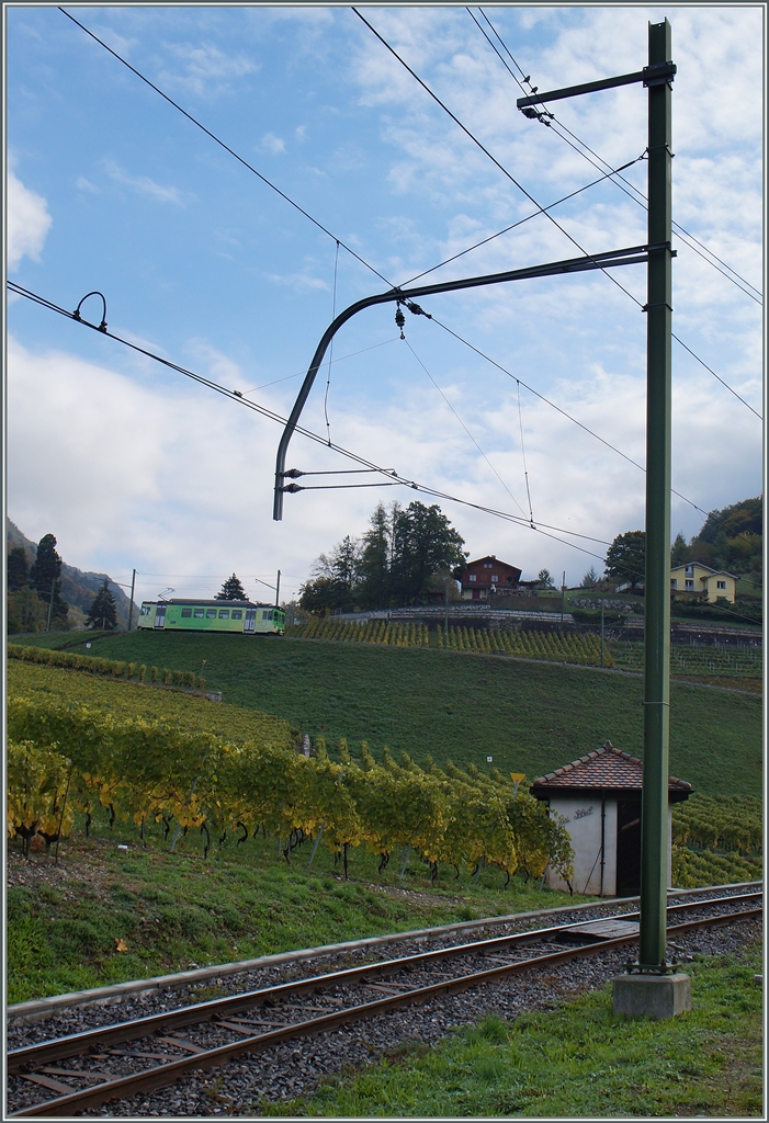 Der ASD BDe 4/4 402 als Regionalzug 425 Les Diablerets - Aigle kurz vor seine Ziel. 
14. Okt. 2015