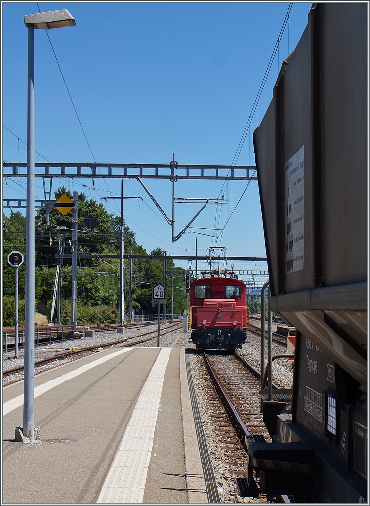 Der BAM Te III 147 nähret sich einem Güterwagen der manövriert werden soll. 
Morges, den 21. Juli 2015