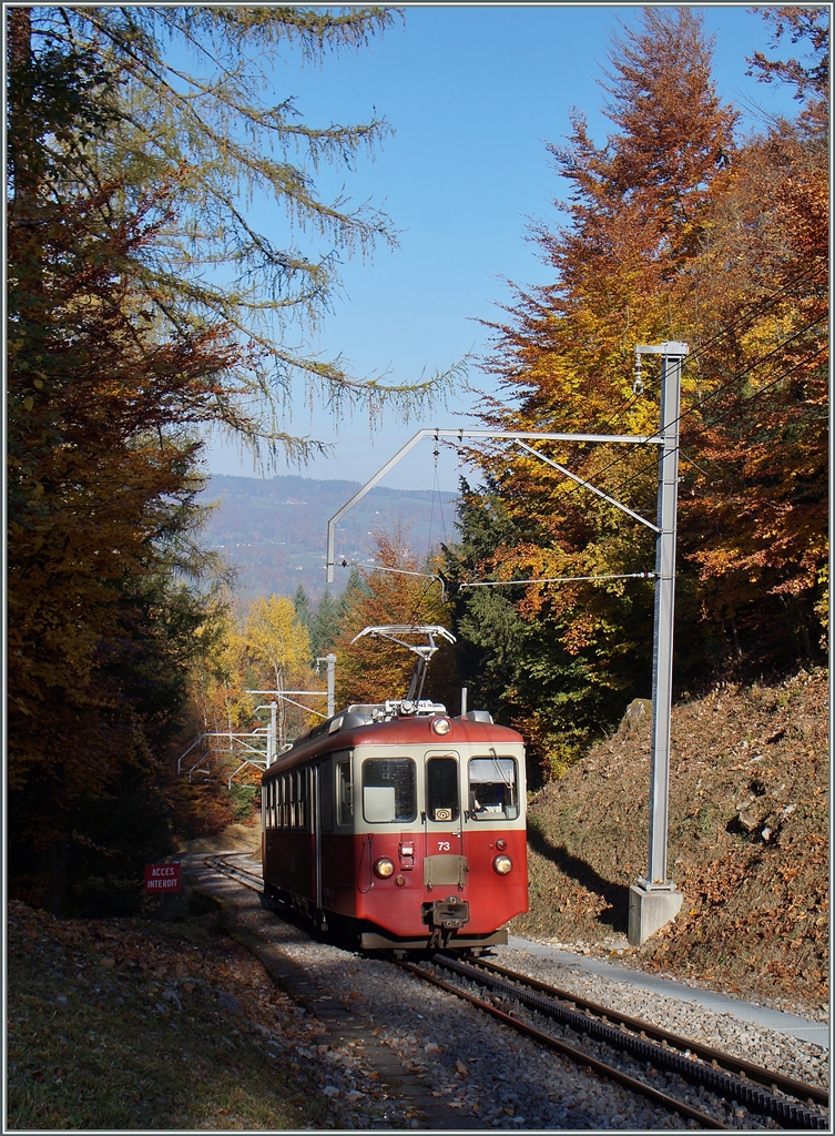 Der CEV BDhe 2/4 73 oberhalb von Les Chevalleyers.
27. Oktober 2015