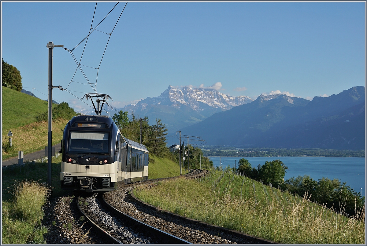Der CEV MVR ABeh 2/6 7504  Vevey  auf dem Weg nach Montreux mit den Dents de Midi im Hintergrund.

28. Mai 2020