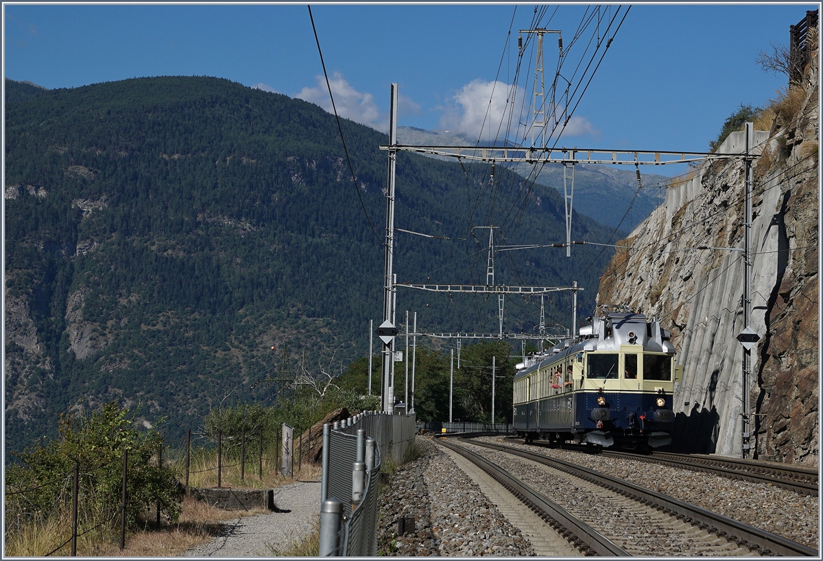 Der historische BCFe 4/6 736 kurz nach Lalden. 
(BLS Südrampe)
14. Aug. 2016