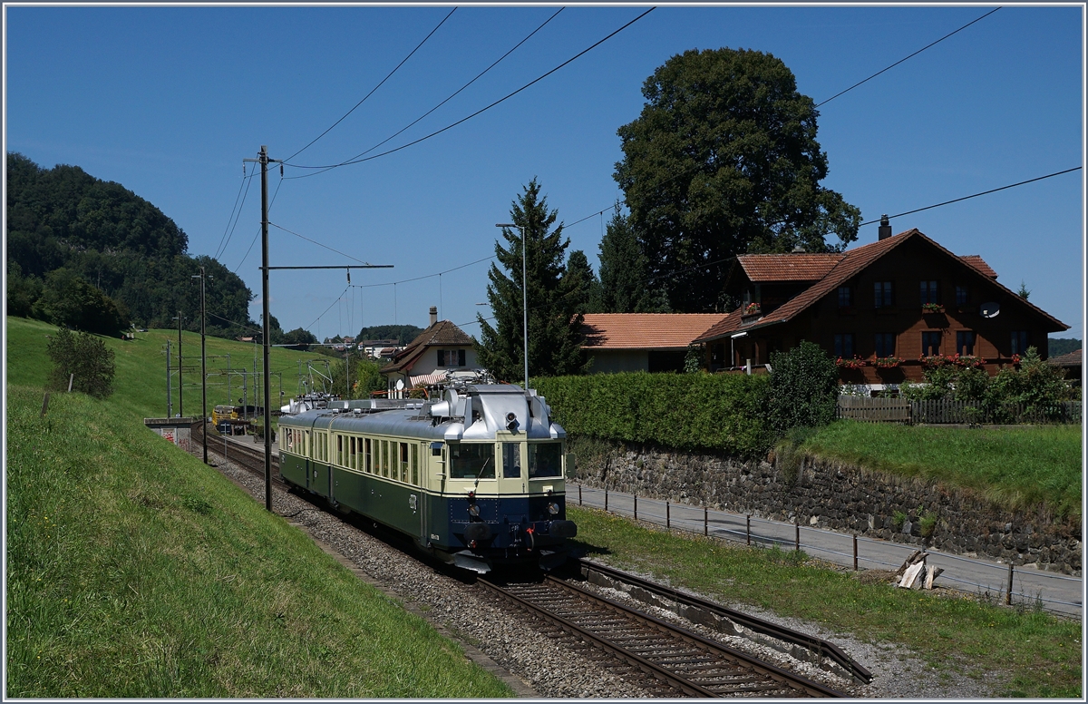 Der historische BCFe 4/6 736 verkehrte als Regionlzug Spiez Interlaken. 
14. August 2016