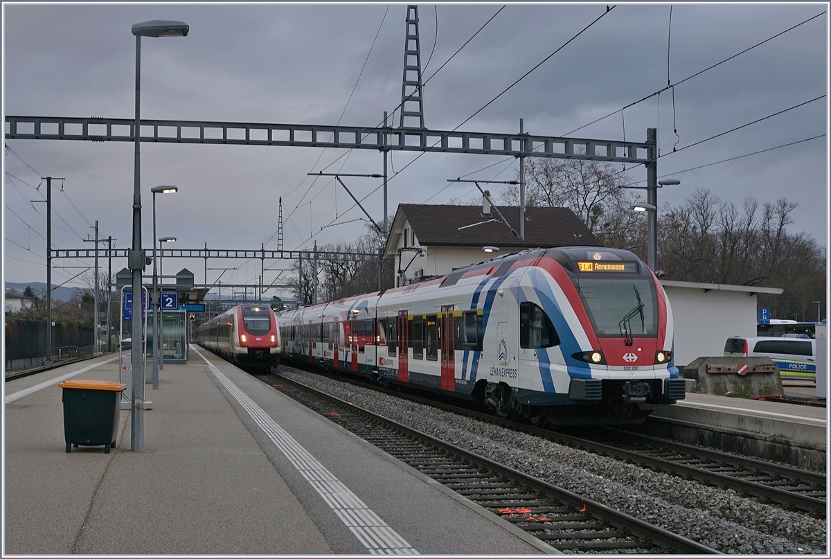 Der SBB LEX RABe 522 230 und ein weiterer als SL4 in Annemasse. 

15. Dez. 2019