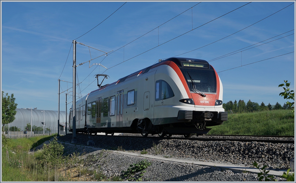 Der SBB RABe 522 209 verlässt Meroux TGV in Richtung Biel/Bienne. 

1. Juni 2019