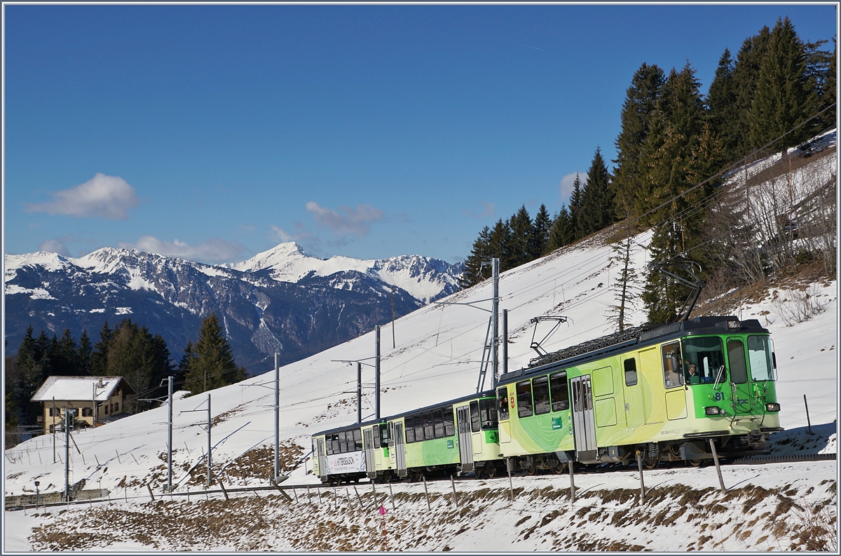 Der TPC BVB BDeh 4/4 81 mit einem Regionalzug nach Col-de-Bretaye bei Col-de-Soud.
5. März 2019