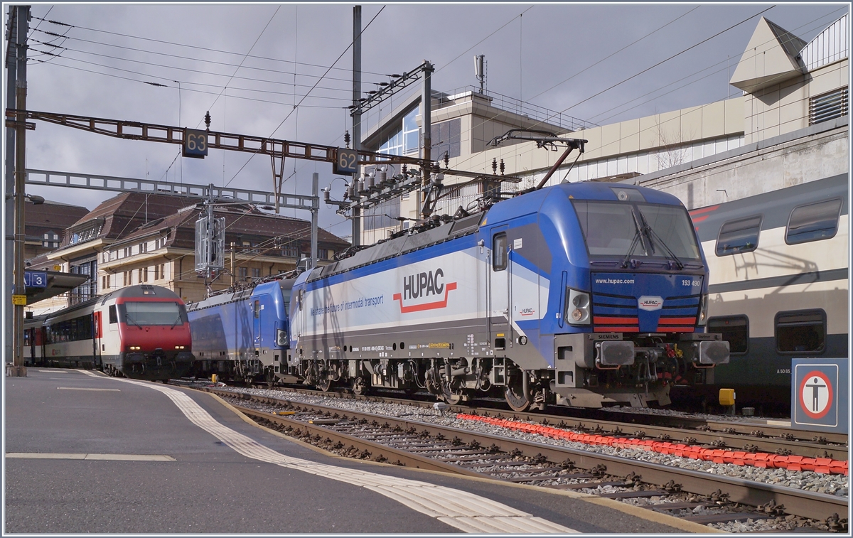 Die Hupac 193 409 und eine weitere in Lausanne. 

26. Februar 2020