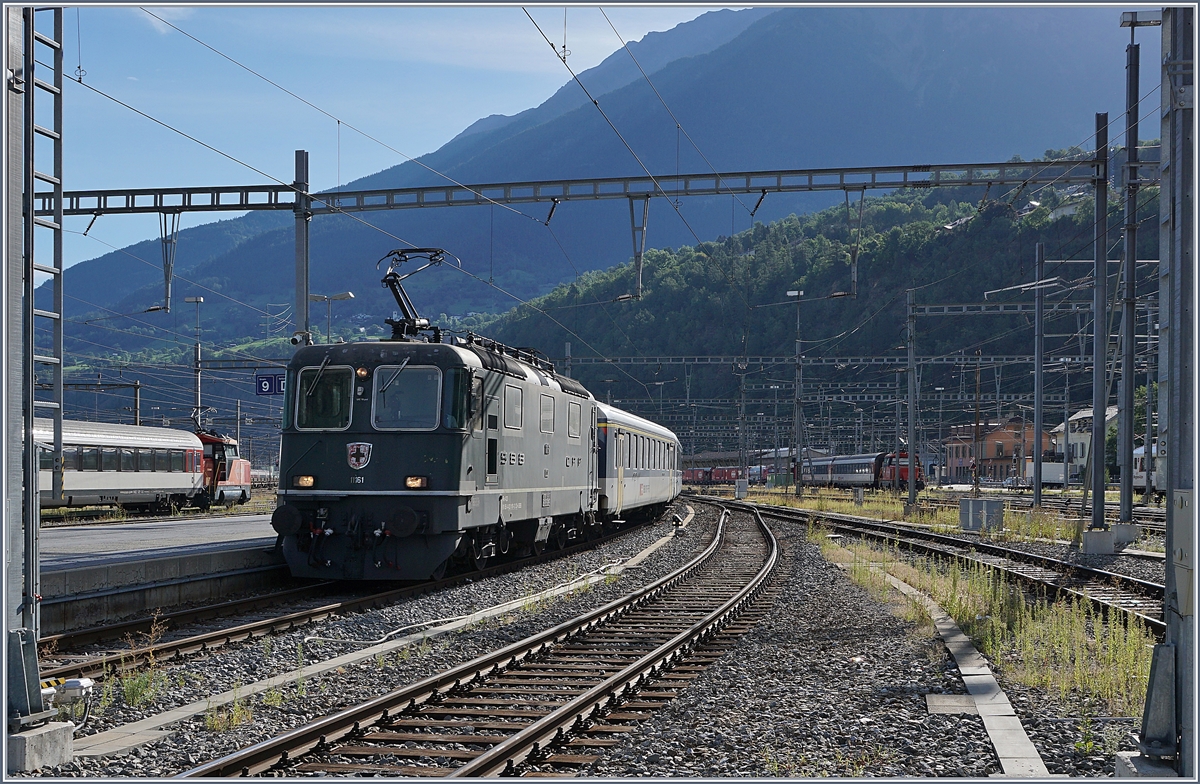 Die letzte grüne Personenverkehr Re 4/4 II mit der Nummer 11161 erreicht mit einem IR von Iselle den Bahnhof von Brig. 

19. Aug. 2020