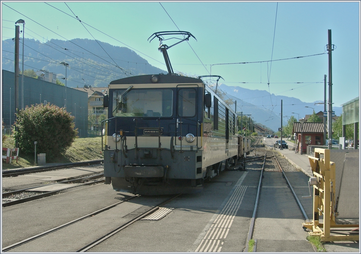 Die MOB GDe 4/4 6004  Interlaken  wartet mit einem Schotterzug in Blonay auf die Weiterfahrt Vevey.

23. Mai 2019