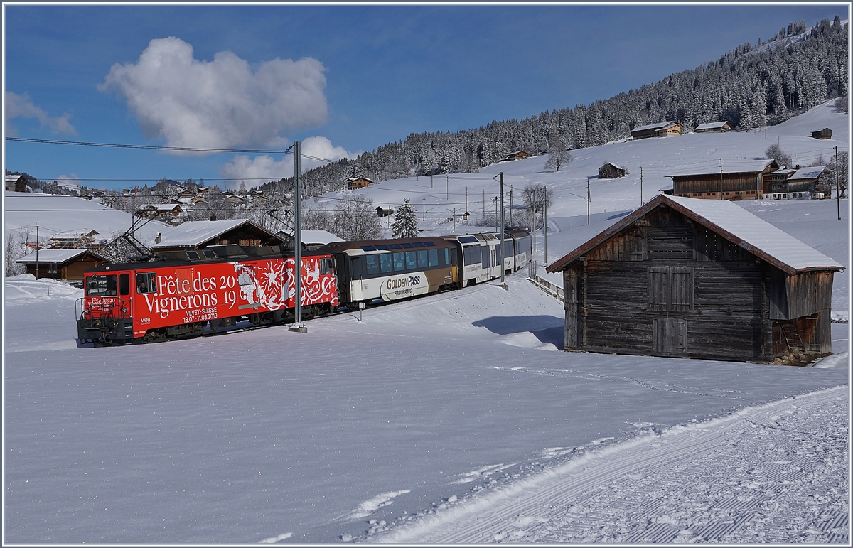 Die MOB GDe 4/4 6005 wirbt für das im Sommer 2019 in Vevey stattfindende Winzerfest.
Bei Gruben, den 2. Feb. 2018