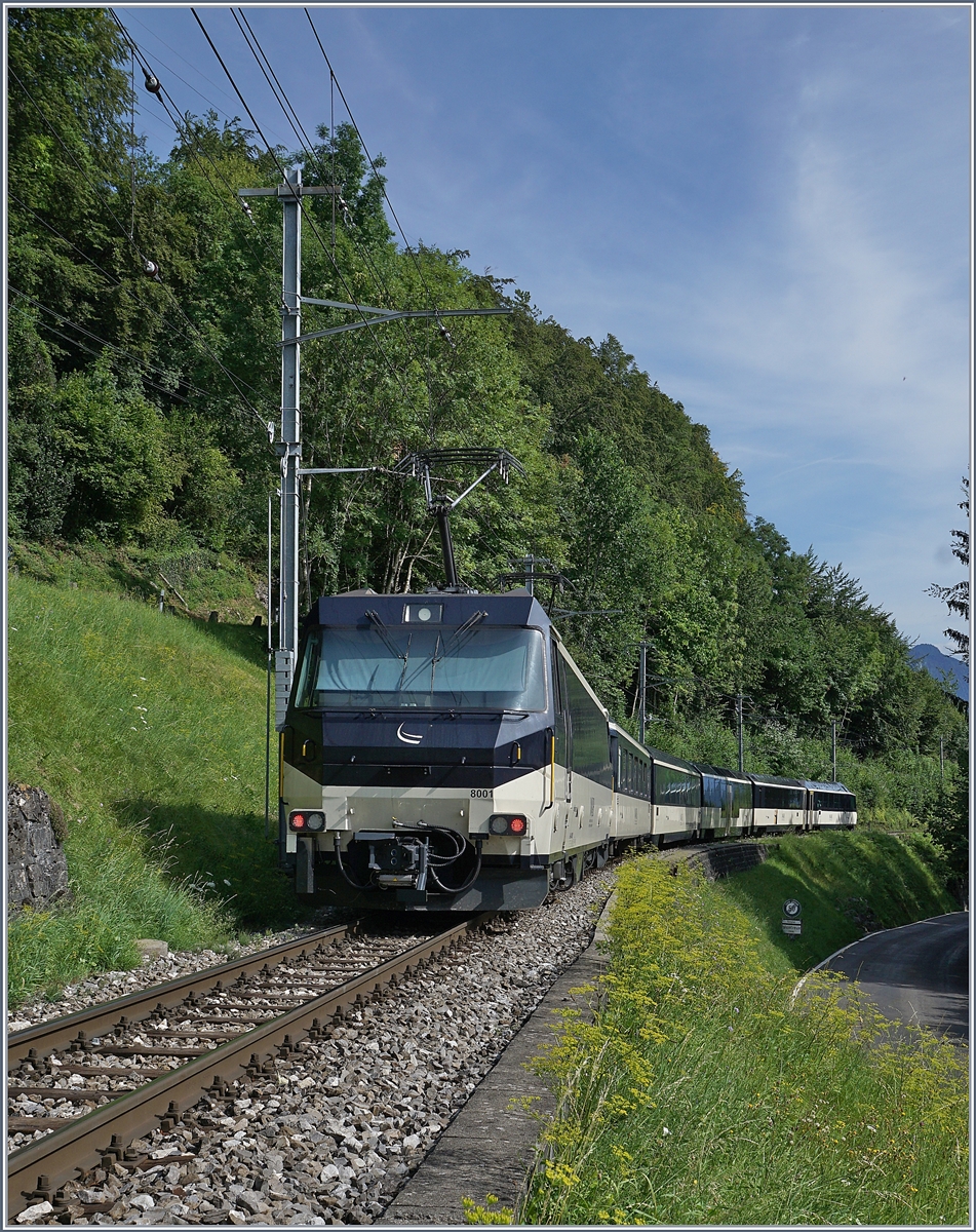 Die MOB Ge 4/4 8001 mit ihrem Panoramic Express auf dem Weg nach Montreux kurz nach Chamby.

25. Juli 2020