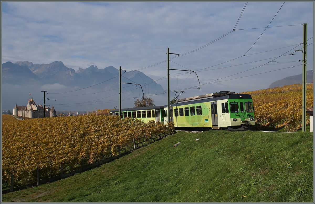 Ein ASD Regiolazug oberhalb von Aigle.
4. Nov. 2015