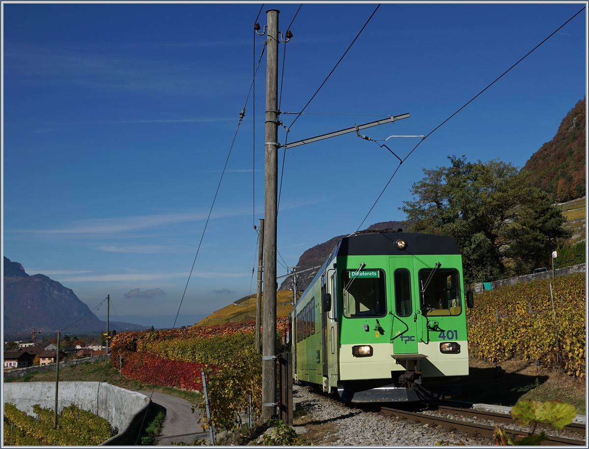 Ein ASD Regionalzug oberhalb von Aigle in den Weinbergen. 

28. Okt. 2016