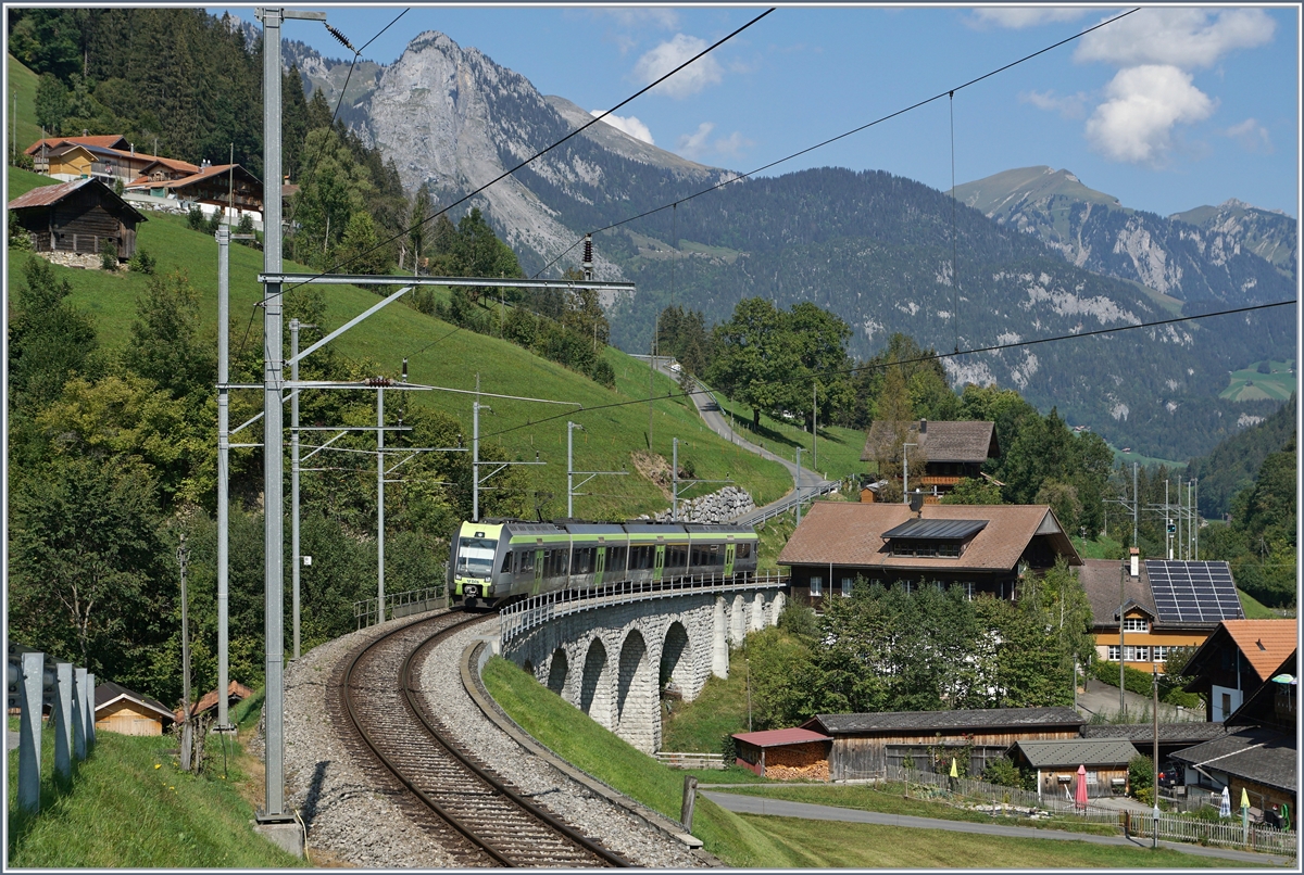 Ein BLS RABe 535 bei Garstatt. 

19. Sept. 2020
