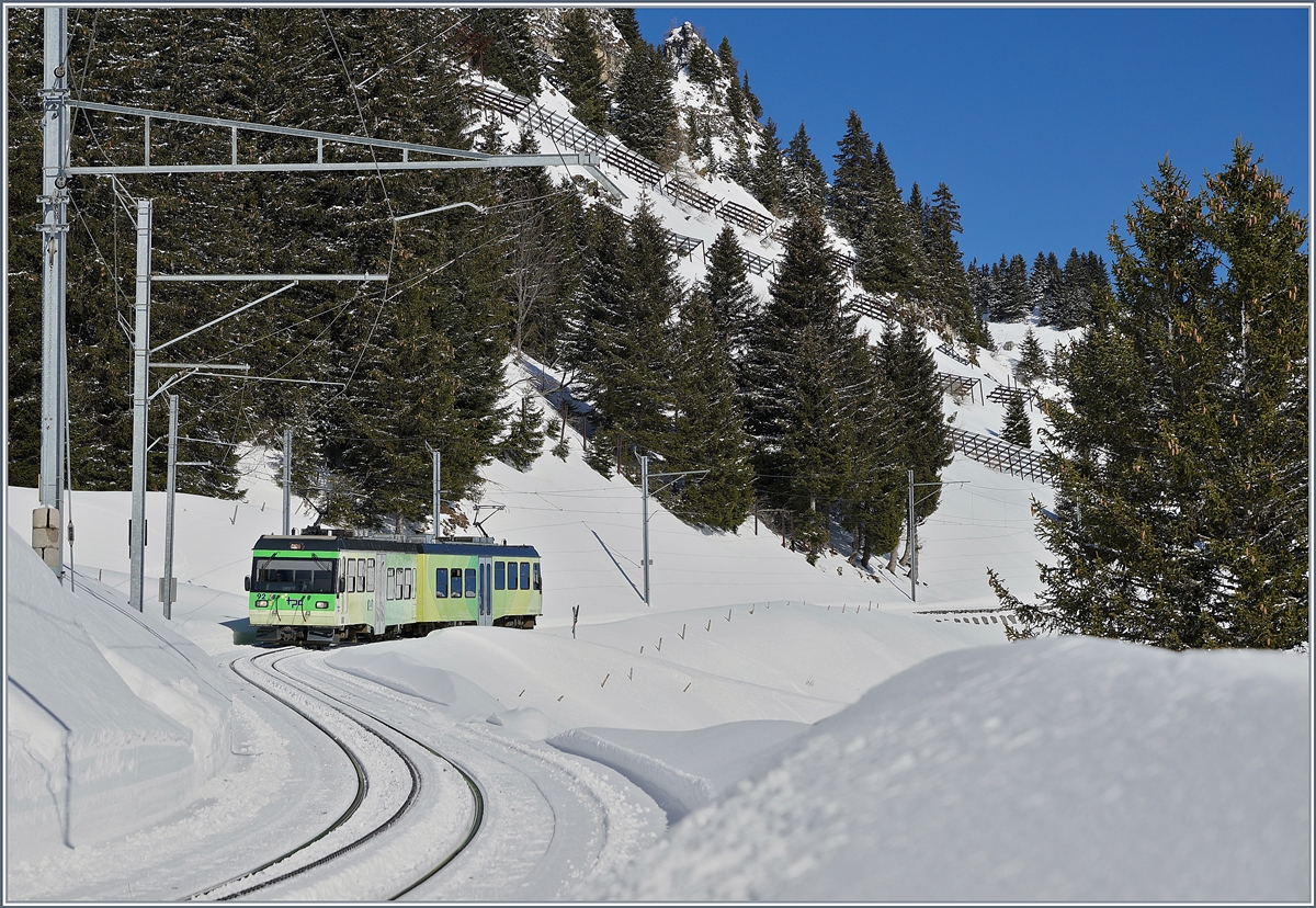 Ein BVB TPC Bhe 4/8 auf Talfahrt in Richtung Villard.

12. März 2019