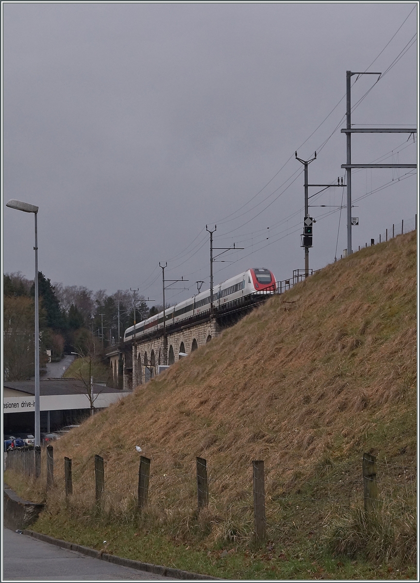 Ein ICN auf dem Mösli-Viadukt in Grenchen.
1. März 2017