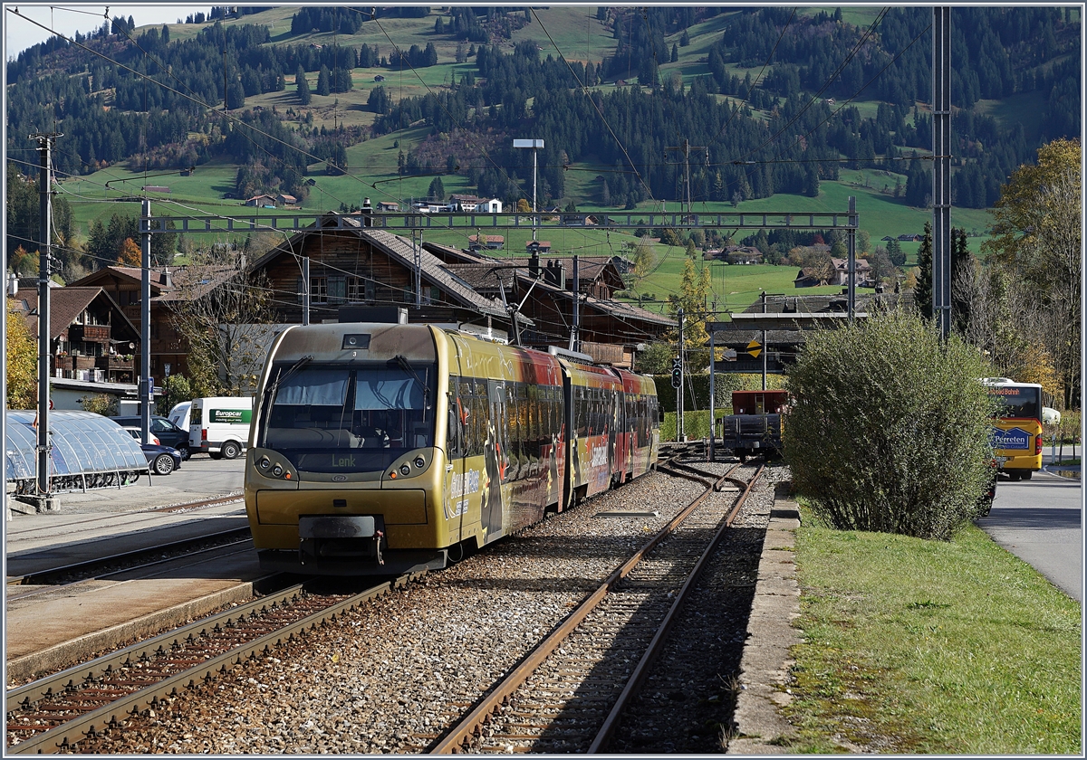 Ein  Lenkerpendel  verlässt Saanen in Richtung Lenk.

22. Okt. 2019