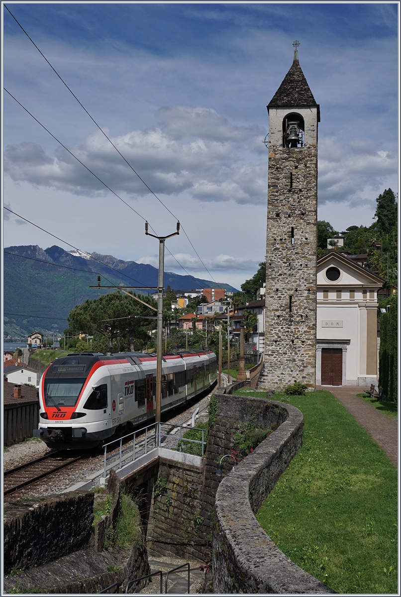 Ein TILO RABe 524 (Flirt) bei San Nazzaro.
20. Mai 2017