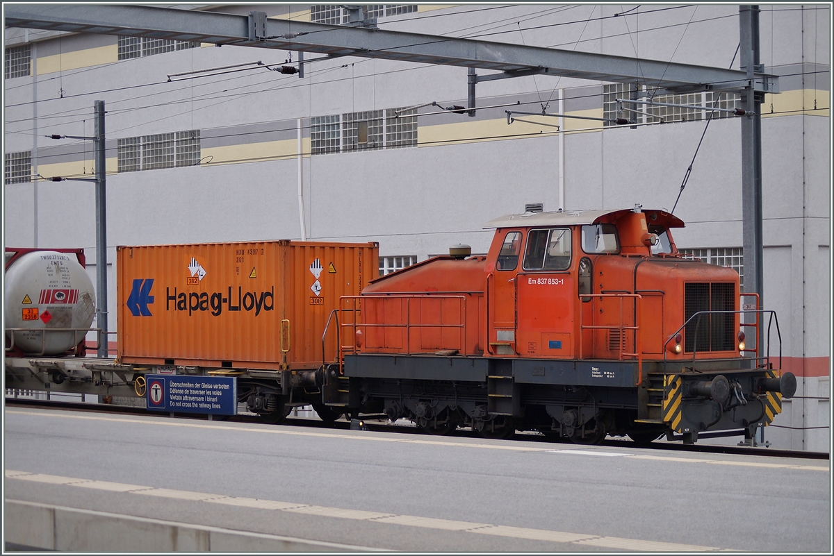 Ein Zug wie aus einer Märklin my World- Start-Packung.
Em 837 853-1 in Visp.
27. Feb. 2014
