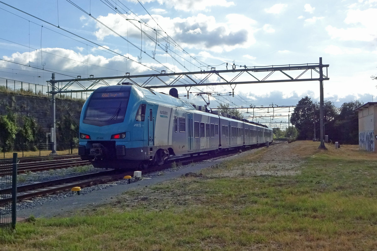 EuroBahn ET4-01 verl�sst am 15 Juli 2019 Oldenzaal mit ein RE Bielefeld--Hangelo. Nach mehr als ein jahr von gravierender und beinahe fatal-entscheidende Schwierigkeiten ist es Eurobahn in 2019 endlich gelunbgen, ein zuferl�ssige RE-Dienst Bad Bentheim <=>Hengelo w�rtlich aufs Gleis zu setzen. 
