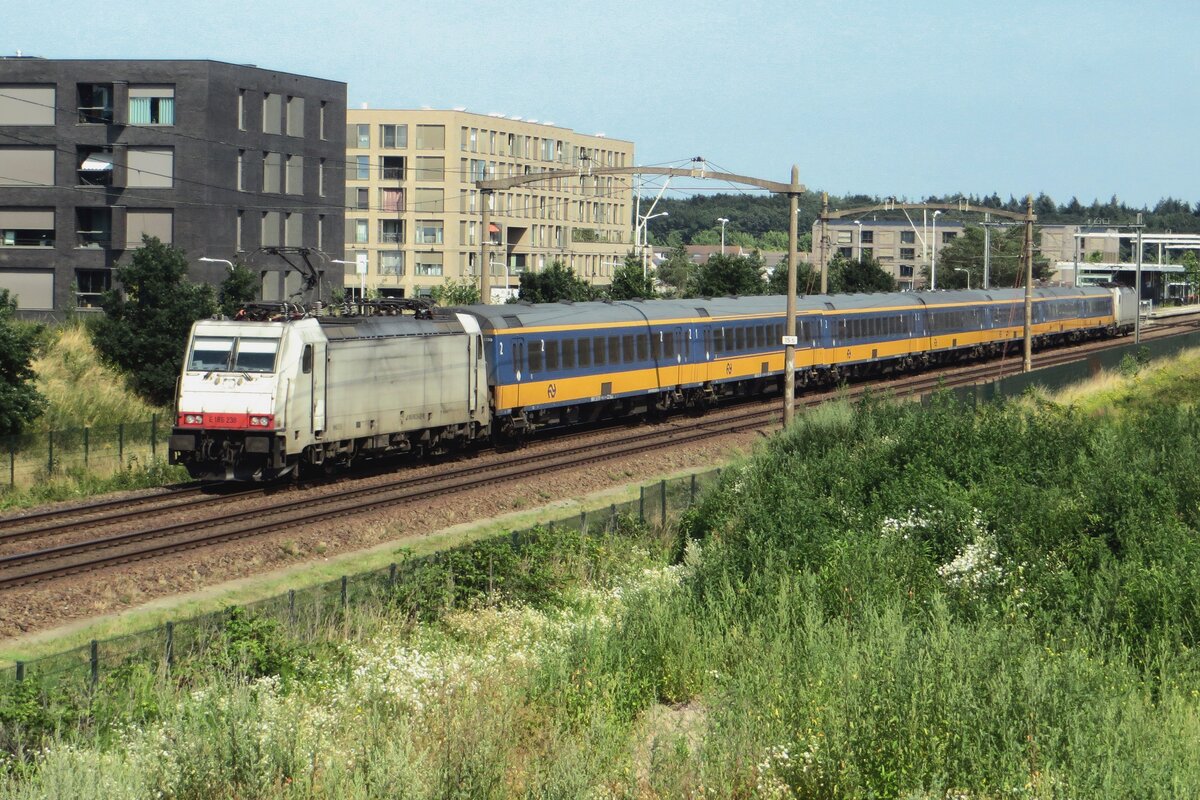 IC-Direct mit 186 238 wurde am 23 Juli 2021 bei Tilburg-Reeshof fotografiert.