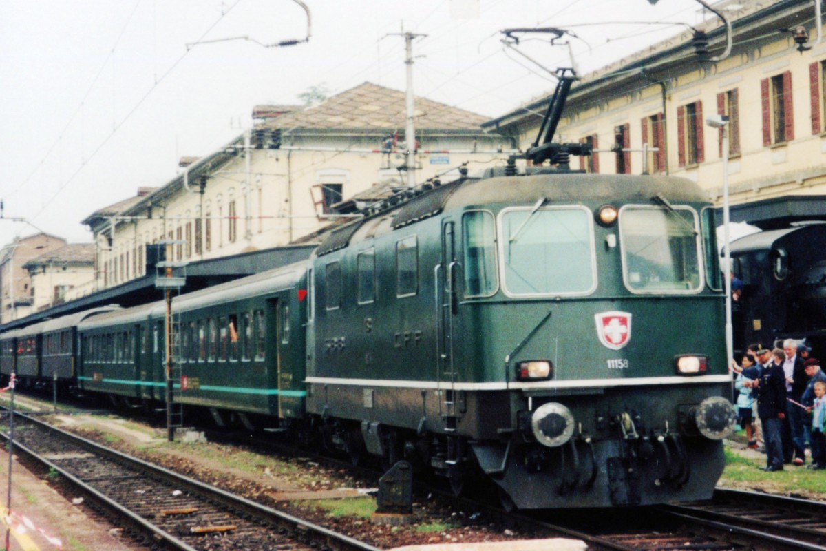 Leider war es am 20 Mai 2006 tr�bes Wetter, wann 11158 in Domodossola fotografiert wurde.