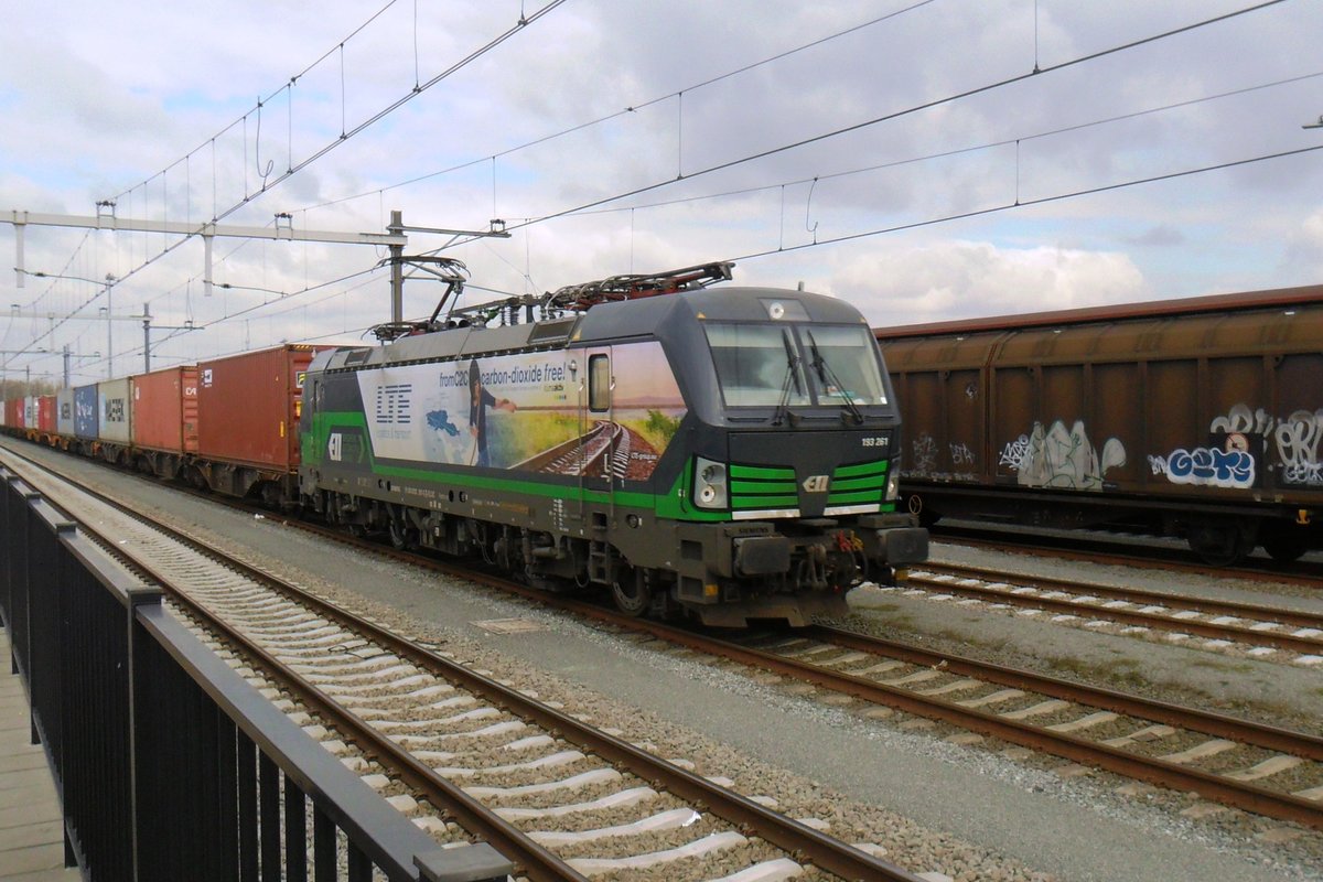LTE 193 261 macht eine kurze Pause in Lage Zwaluwe am 27 M�rz 2019. 