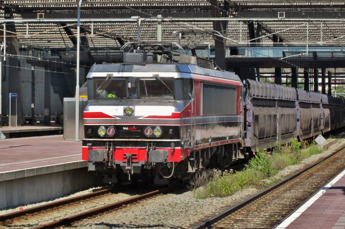 Railogix (ein Captrain-T�chter) 1619 steht am 10 Juli 2016 in Rotterdam Centraal. 