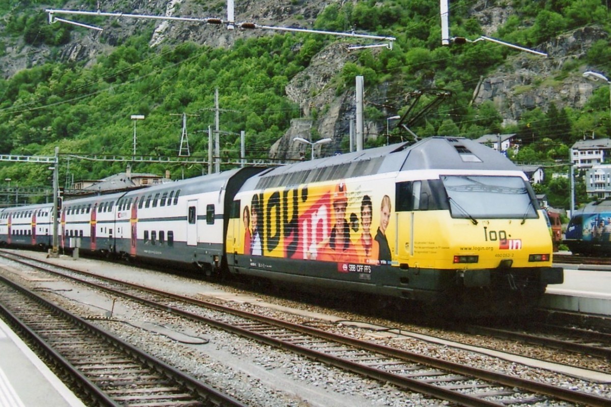 SBB 460 053 verl�sst Brig am 13 Mai 2010.