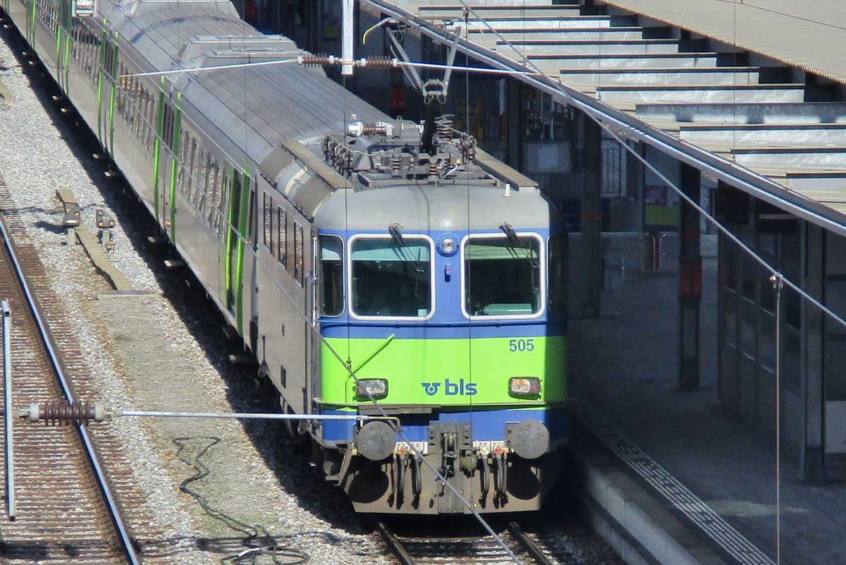 Vogelblick auf BLS 505 in Spiez am 23 März 2017.